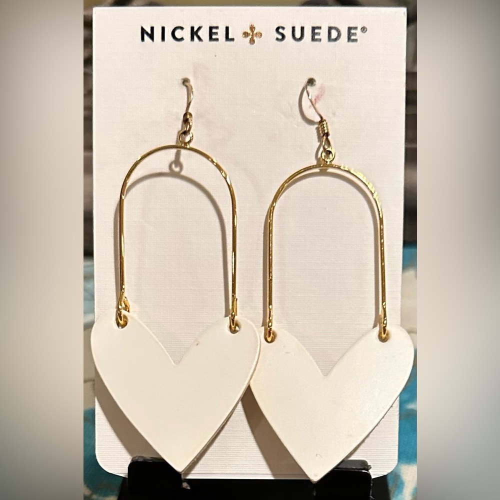 Nickel and Suede White Sweetheart Earrings